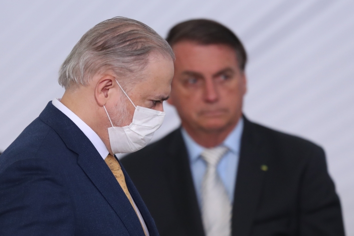 Aras abriu nove apurações sobre conduta de Bolsonaro