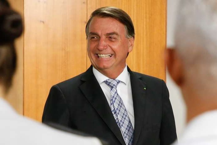 ‘Continuamos discutindo preço de combustíveis’, diz Bolsonaro