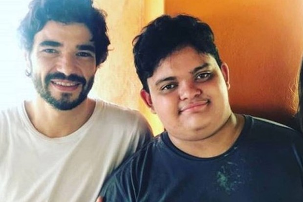 Caio Blat comemora aniversário de 18 anos do filho