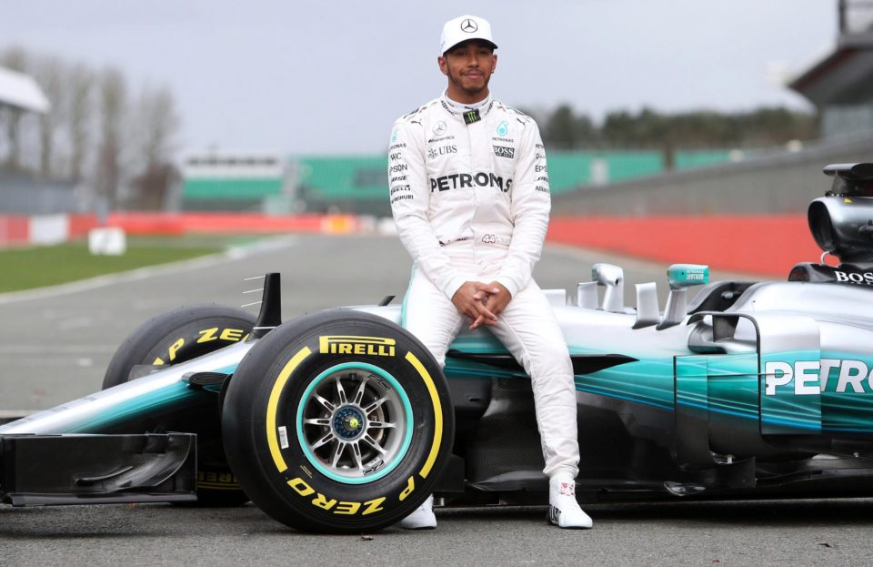 Lewis Hamilton finalmente renova contrato com a Mercedes