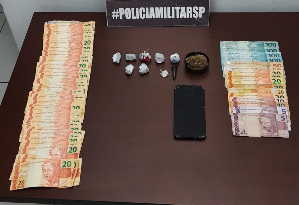 Jovem é preso com drogas e mais de R$ 1,4 mil em notas falsas
