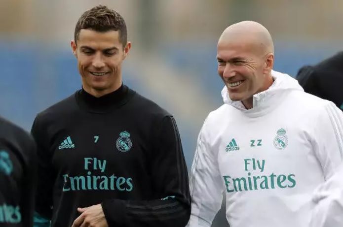 Zidane evita falar de Cristiano Ronaldo, mas o elogia