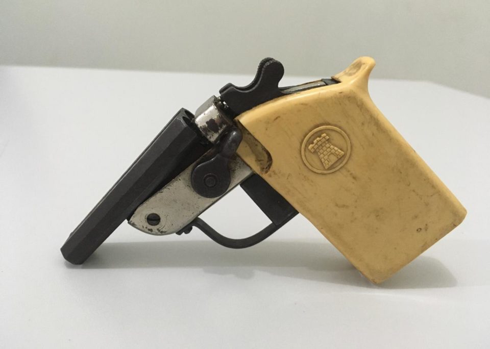 Motorista de app encontra arma no carro após corrida