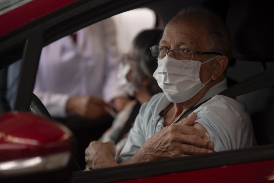 Vacinados contra a covid-19 no Brasil chegam a 16,2 milhões