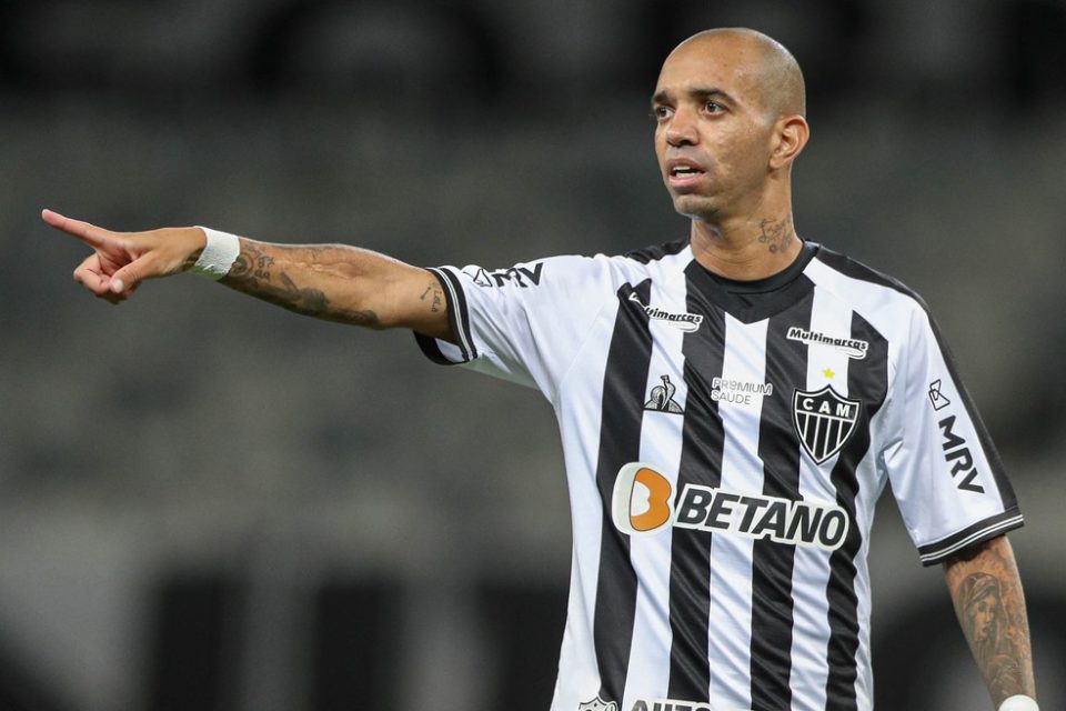 Diego Tardelli renova seu contrato com o Atlético-MG