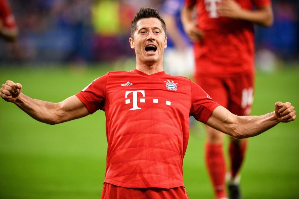 Com 3 gols de Lewandowski, Bayern atropela o Stuttgart no Alemão