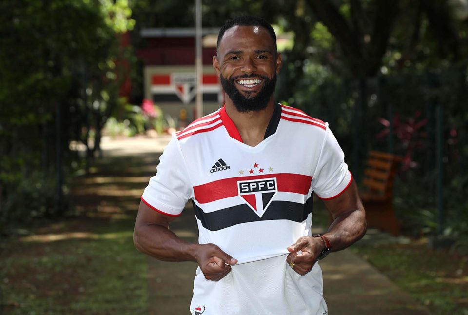 São Paulo confirma a contratação do meia William