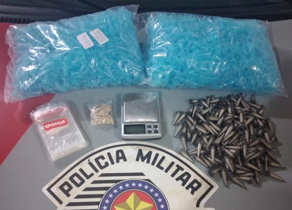 Homens são presos com drogas e objetos furtados em Garça