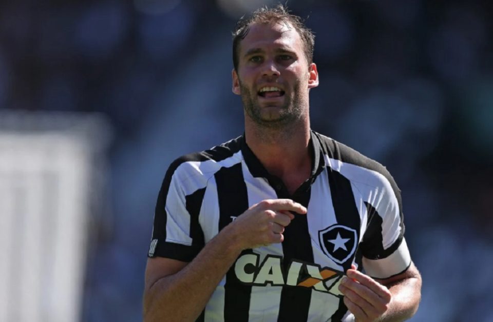 Botafogo confirma acerto para o retorno do zagueiro Joel Carli