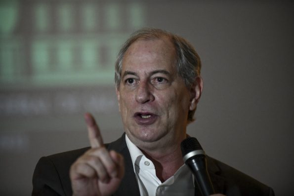 Não vou deixar o Lula ganhar essa na lambança, diz Ciro Gomes