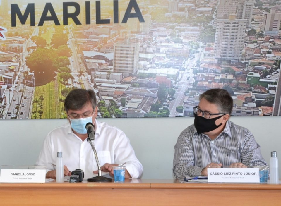 Daniel e Vinicius travam embate de versões sobre polêmica na Saúde •  Marília Notícia