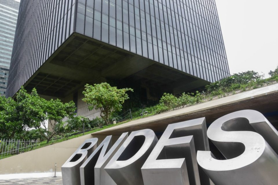 BNDES emprestou R$ 283 milhões para fabricantes de cloroquina