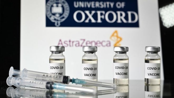 Vacina de Oxford funciona em variante, dizem cientistas