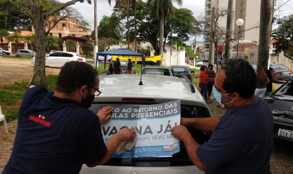 Professores da rede municipal entram em greve por vacinas