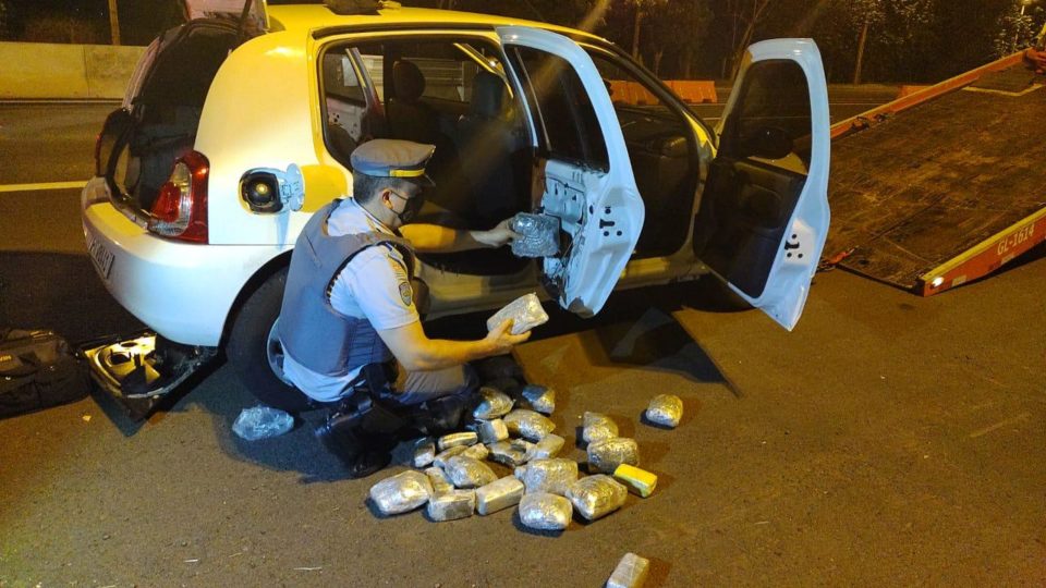 TOR apreende skunk, maconha e haxixe escondidos em carro