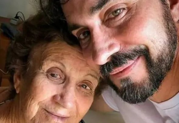 Padre Fábio de Melo se emociona com mãe vacinada