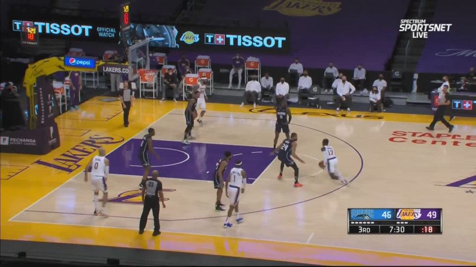 Los Angeles Lakers vence Orlando Magic e reage na NBA