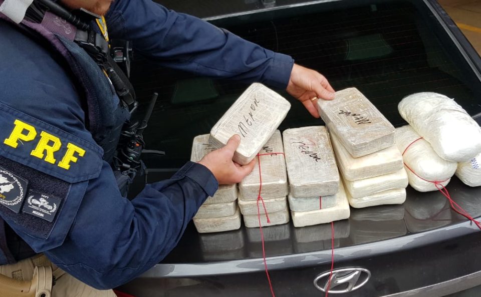 PRF prende casal com cocaína avaliada em R$ 2,4 milhões