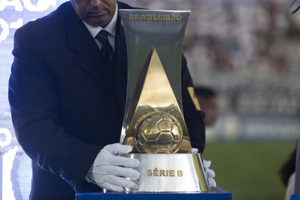 Clubes da Série B aprovam limite de troca de técnicos em 2021