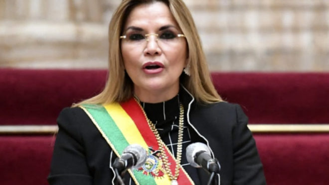 Ex-presidente da Bolívia, Jeanine Áñez, é presa sob acusação de terrorismo