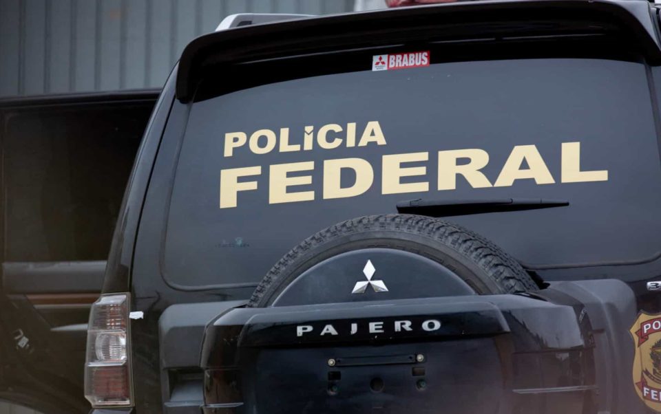 PF faz buscas em oito Estados contra fraudes no auxílio