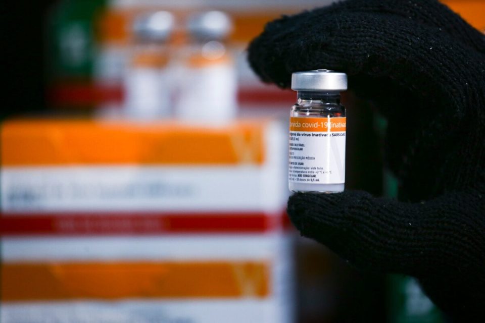 OLX é notificada por anúncio falso de venda da vacina