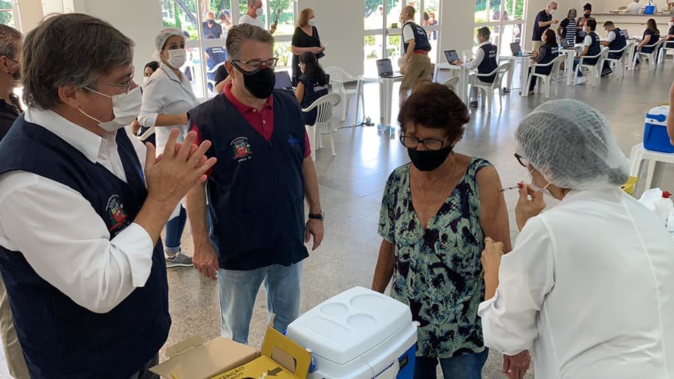 Marília inicia vacinação contra a Covid para idosos com 70 anos ou mais