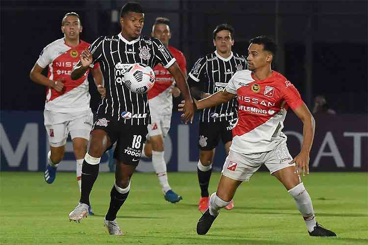 Corinthians empata com River Plate do Paraguai