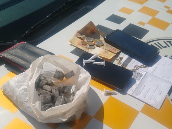 Dupla é presa com drogas em moto na SP-349 em Garça