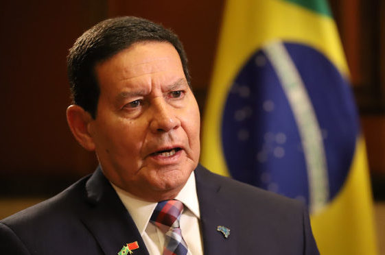 Mourão diz que ‘há condições’ para realização de cultos