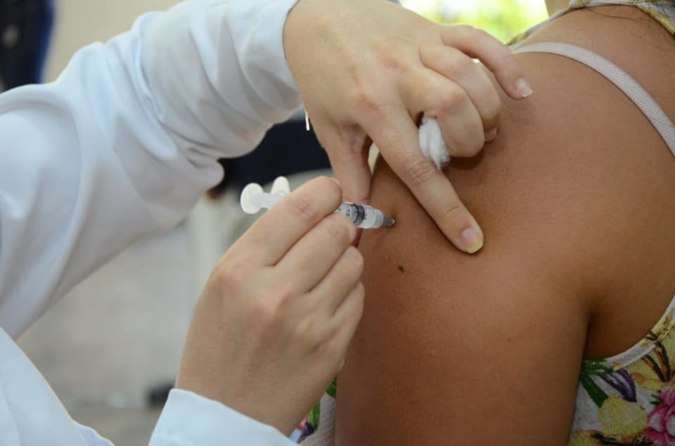 Prefeitura inicia vacinação contra a Covid-19 em idosos de 64 anos