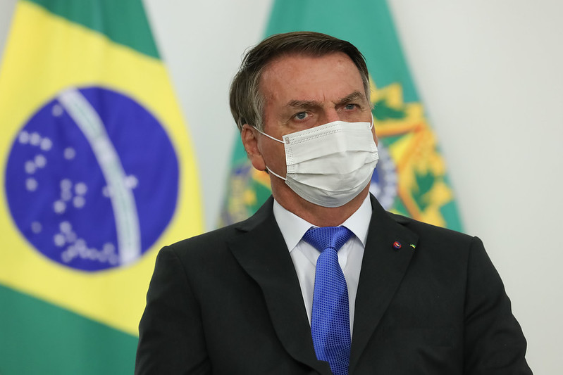 Bolsonaro promete acelerar vacinação contra a covid-19
