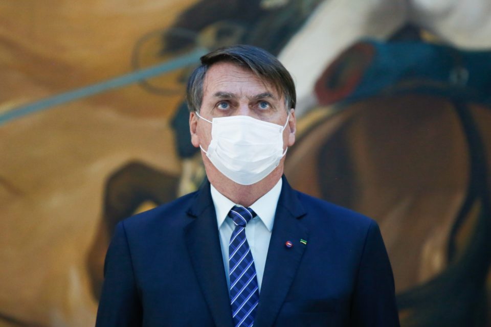 Bolsonaro comemora distribuição de vacinas