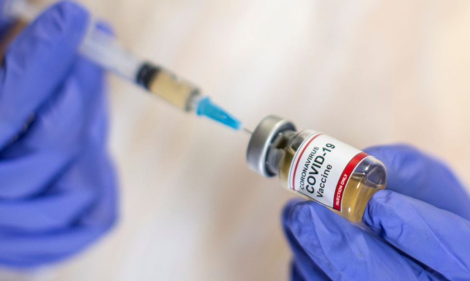 Oficiais são afastados após suposta ‘furada de fila’ na vacinação