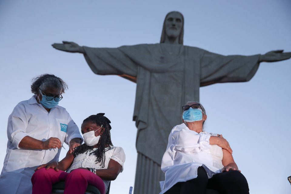 Vacinados contra a covid-19 no Brasil chegam a 18,8 milhões