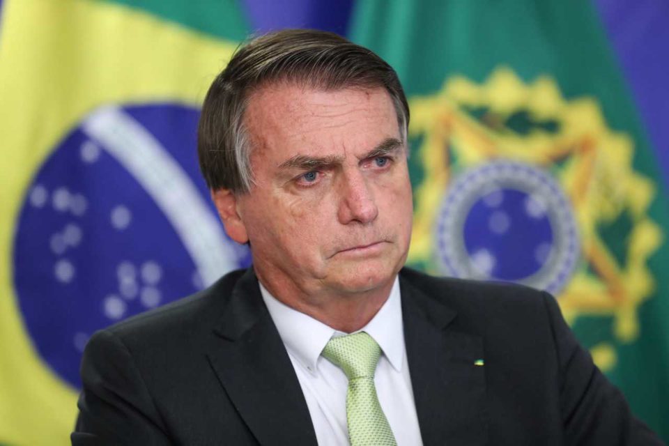 Antes da campanha, Bolsonaro vai passar pela sétima cirurgia