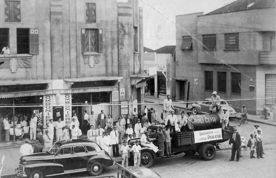 Voluntários mantêm viva história de Marília nas redes sociais