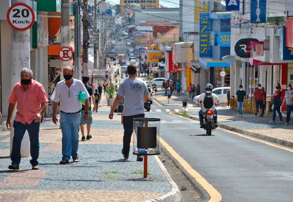 Comércio reabre em Marília com movimento normal no Centro