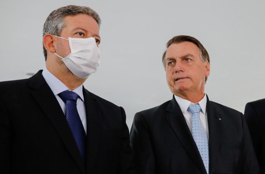 Bolsonaro recebe sugestão para deixar Orçamento com Lira