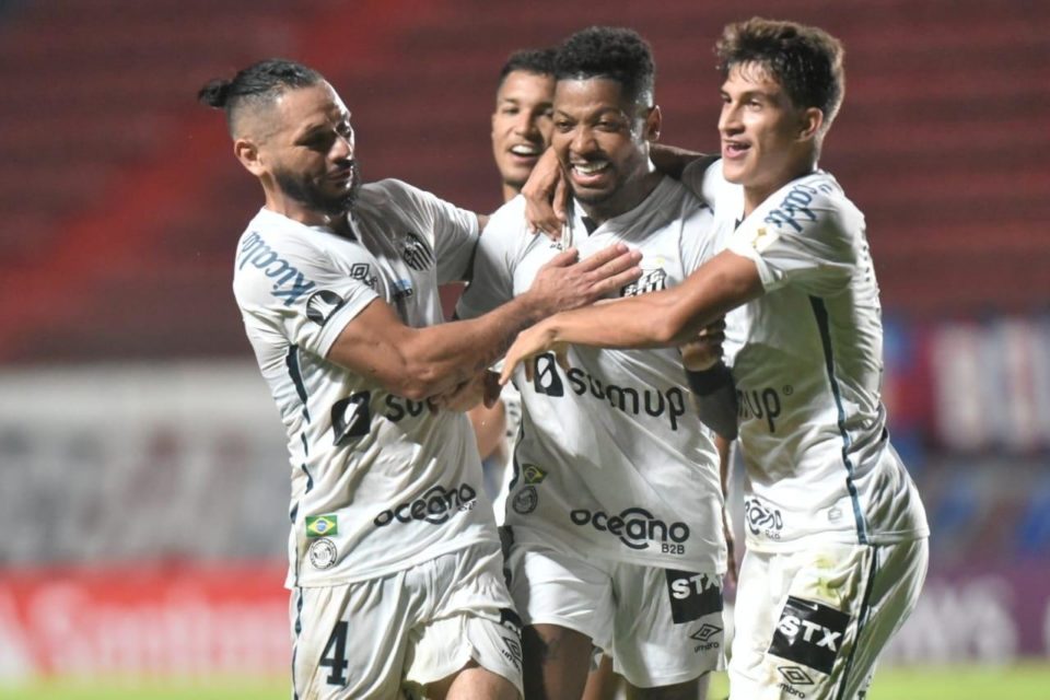 Santos vence San Lorenzo e sai na frente na Libertadores