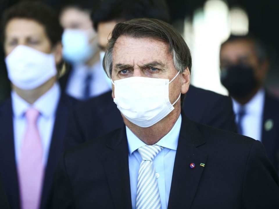 Preocupado com CPI da Covid-19, Bolsonaro pede apoio