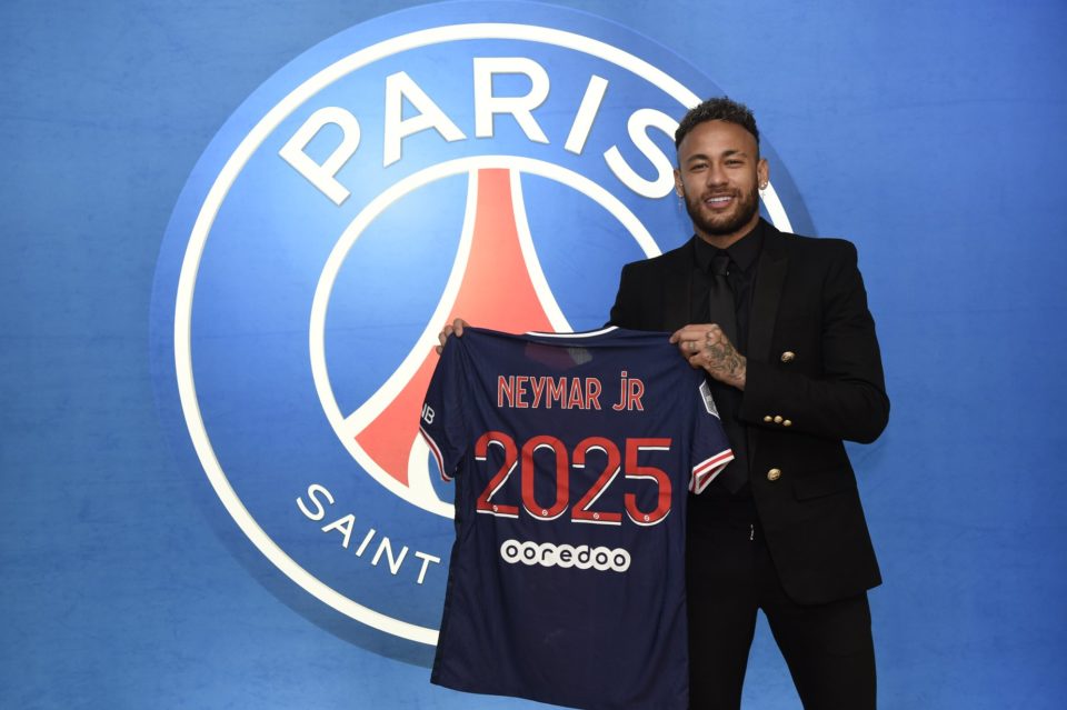 PSG anuncia renovação de contrato de Neymar até 2025