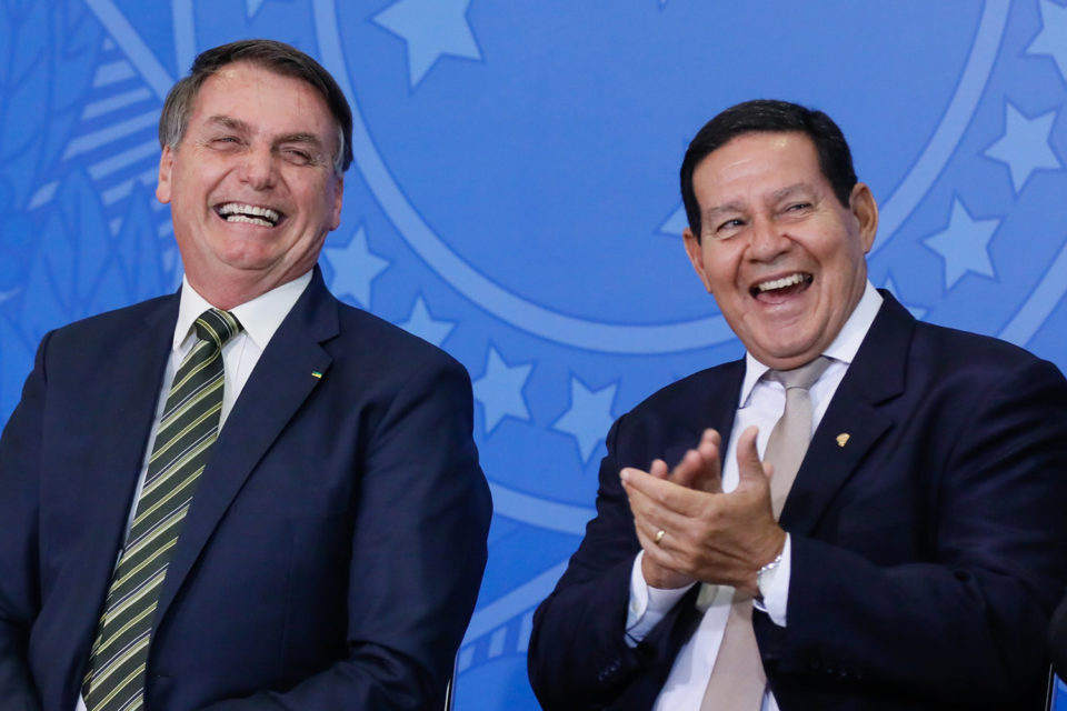 Regra do governo libera ‘aumento’ a Bolsonaro e a Mourão