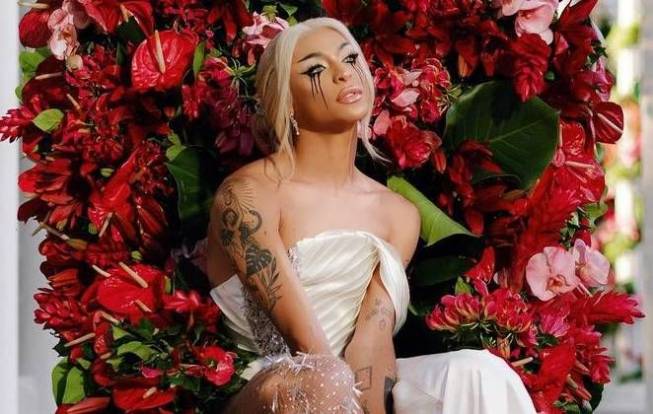 Pabllo Vittar divulga capa de “Ama, Sofre e Chora”