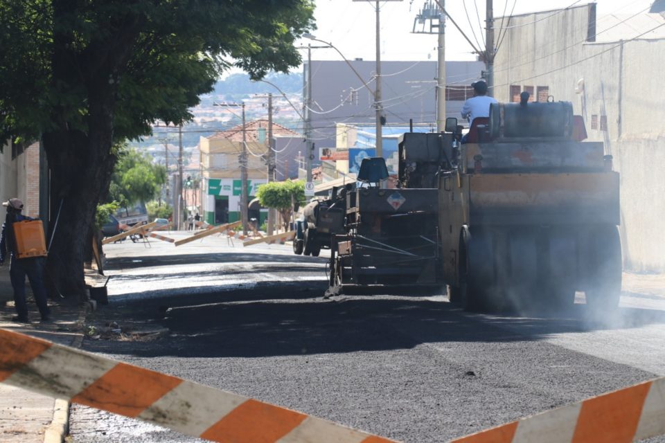 Rua Almirante Barroso começa a ser recapeada