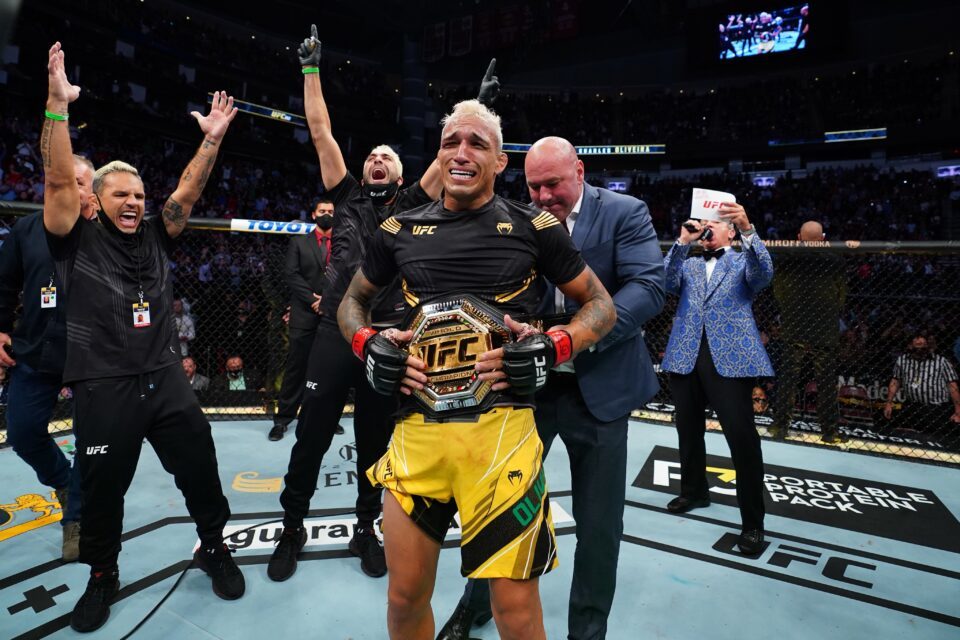 Charles do Bronx é o 18° brasileiro a se tornar campeão no UFC