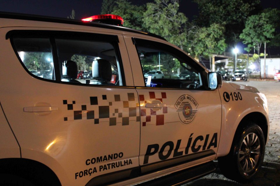 Homem invade casa de ex-mulher e ameaça até a PM