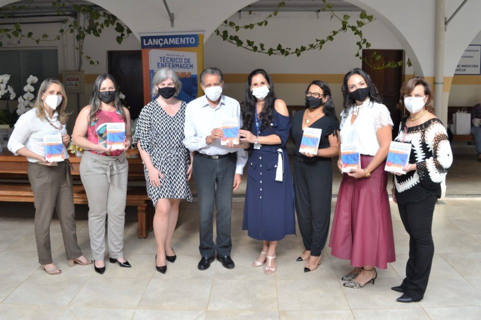 Docentes lançam em Marília livro voltado para o ensino técnico