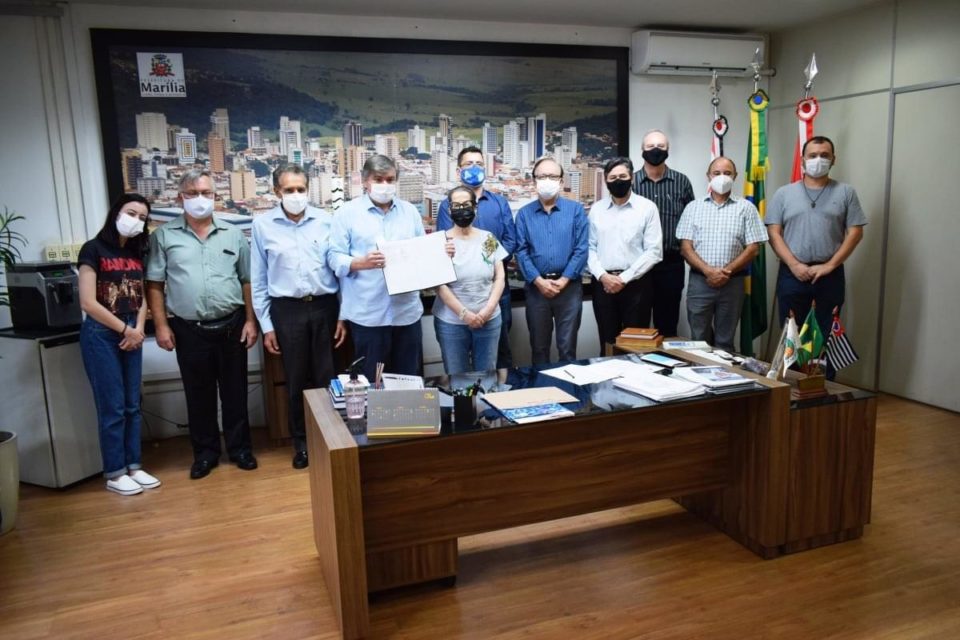 Prefeito dá posse ao Conselho de Curadores da Fumes