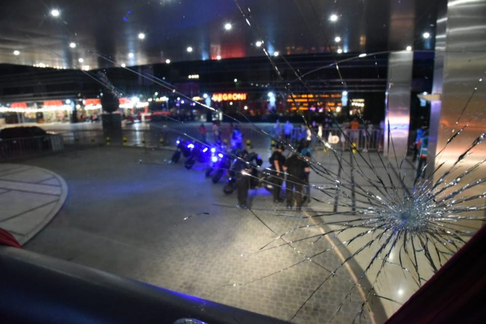 Ônibus do Santos é apedrejado no caminho de volta para o CT